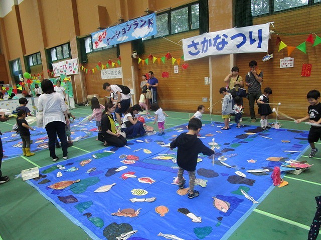 写真:魚釣りゲームの様子