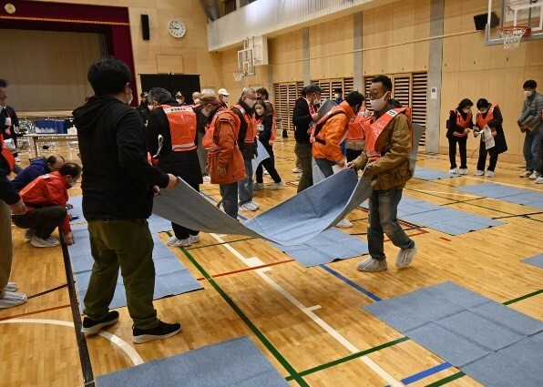 写真:避難所開設訓練の様子