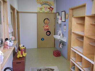 写真:すずらん 部屋のドア