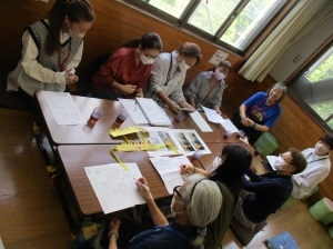 写真:会議(話し合い)の様子