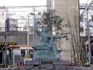 写真:平和祈念像