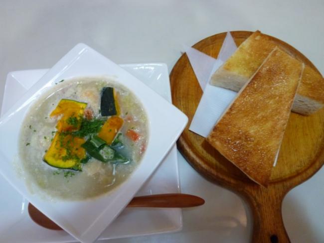 写真:エミーメニュー(豆乳スープ)