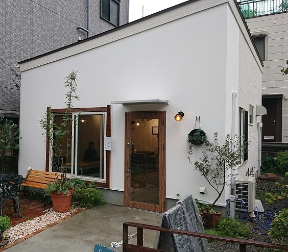 イラスト:Cafe 粉寝外観