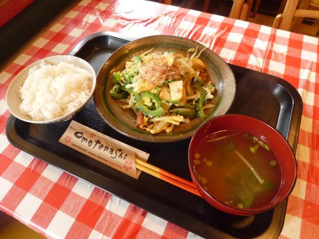 写真:ゴーヤチャンプルー定食