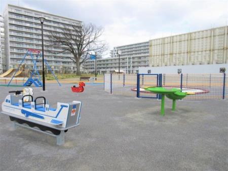 写真：スイング遊具