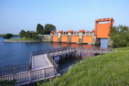 写真:旧岩淵水門(赤水門)