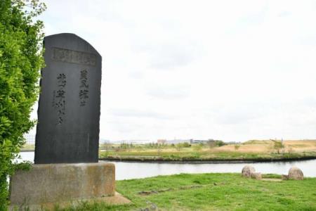 写真：草刈の碑