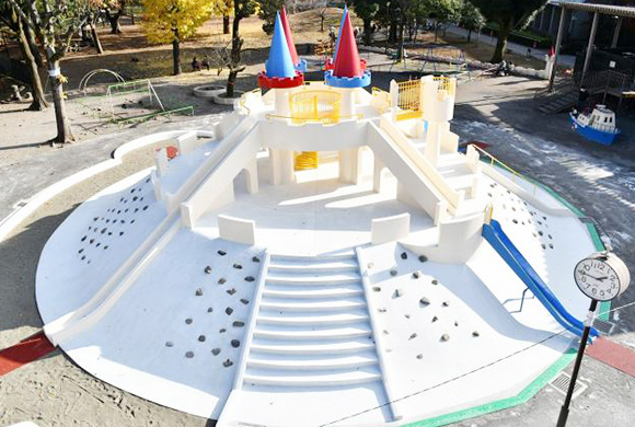 写真：大きいお城の遊具