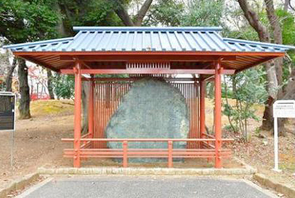 写真：飛鳥山碑