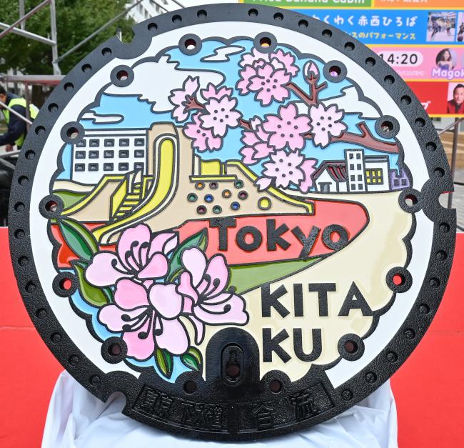 写真:デザインマンホール蓋
