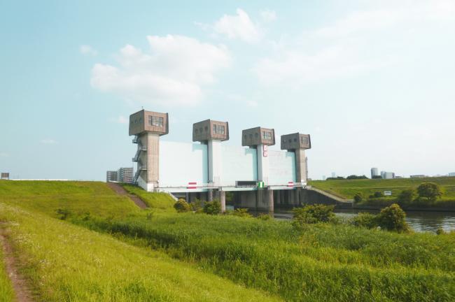 写真：岩淵水門（青水門）
