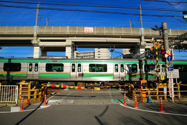 写真：電車の見える風景（東北線井頭踏切）