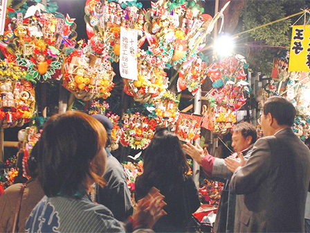 写真：王子神社の熊手市