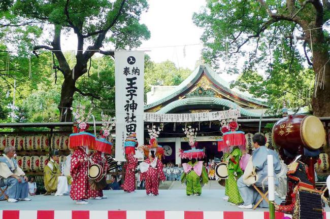 写真：王子神社の田楽舞