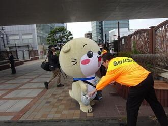 写真：ポイ捨て防止キャンペーンの様子2