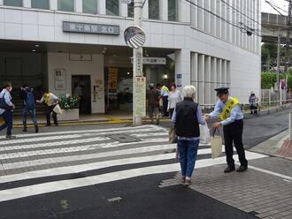 写真：ポイ捨て防止キャンペーンの様子3