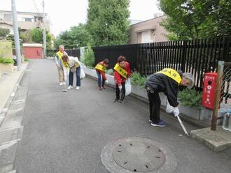 写真：ポイ捨て防止キャンペーンの様子1