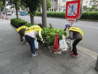 写真：ポイ捨て防止キャンペーンの様子6