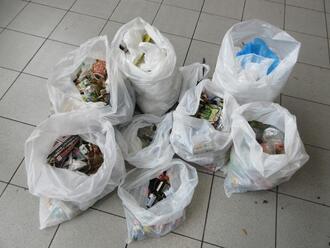 写真：ポイ捨て防止キャンペーンの様子8