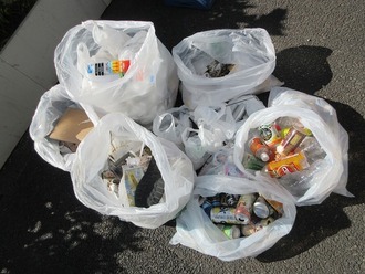 拾ったごみの写真