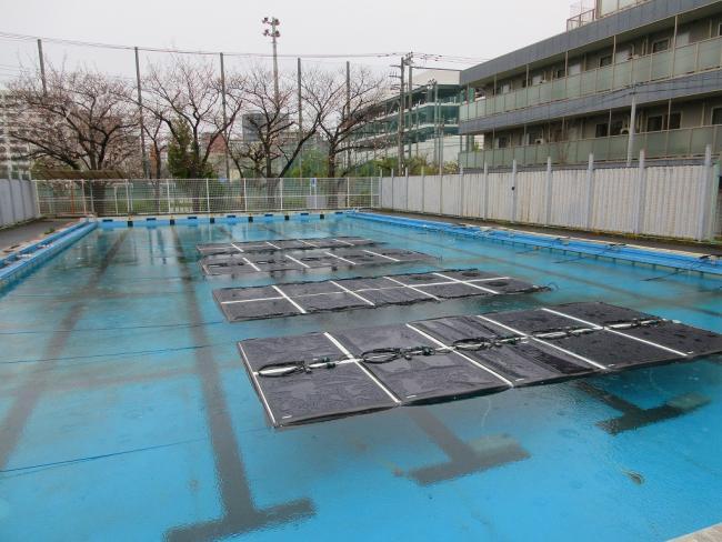 写真：浮体式ペロブスカイト太陽電池