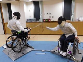 写真:車いすフェンシング01
