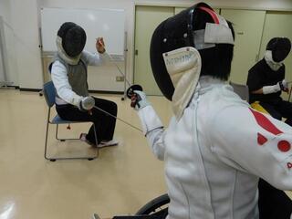写真:車いすフェンシング02