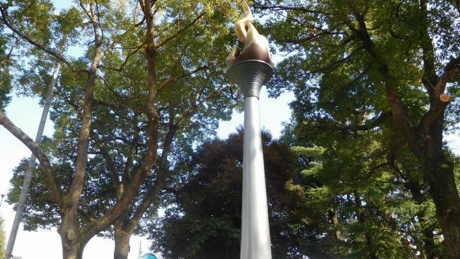 写真:手形モニュメント