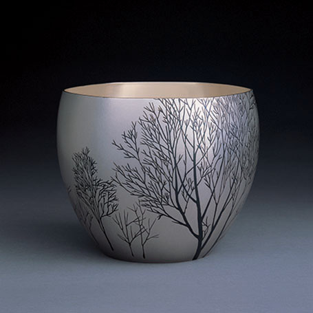 写真：打込象嵌花器「春待-2」