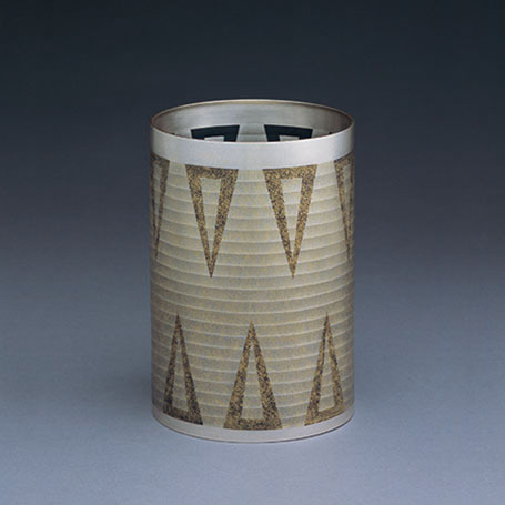 写真：切嵌象嵌花器