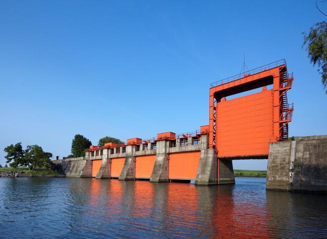 写真：ゲートの開いている旧岩淵水門