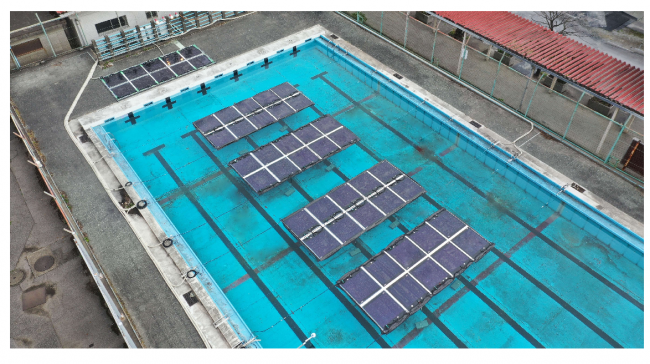 写真：太陽電池の共同実験場の様子