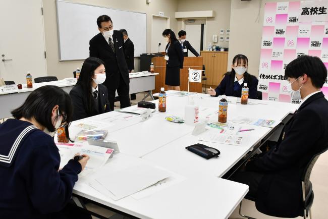 写真：令和4年度高校生モニター会議の様子1