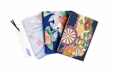 写真:事業の様子 渋沢栄一にちなんだデザインのブックカバー