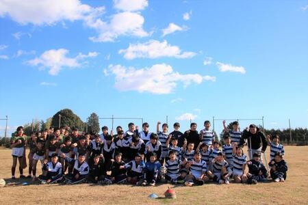 写真:事業の様子 ラグビー親睦交流試合の記念撮影