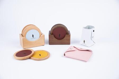 写真:事業の様子 渋沢栄一をあしらった革製品