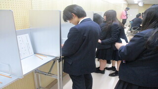 写真:模擬選挙の様子