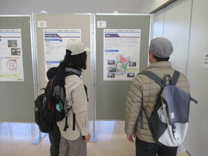 写真:オープンハウス型報告会の様子1