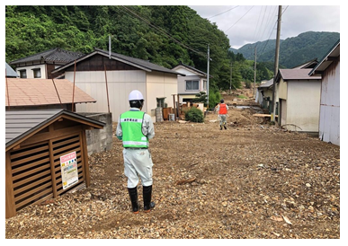 写真：被害状況を調査する酒田市職員と北区職員の様子