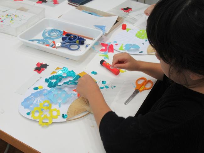 写真：団扇づくり教室 過去の様子