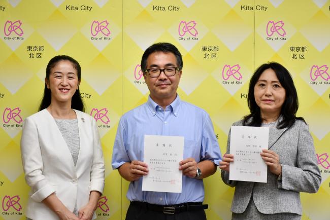 写真：左から やまだ区長、佐賀弁護士、田畑弁護士