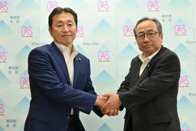 写真：議長と新副議長