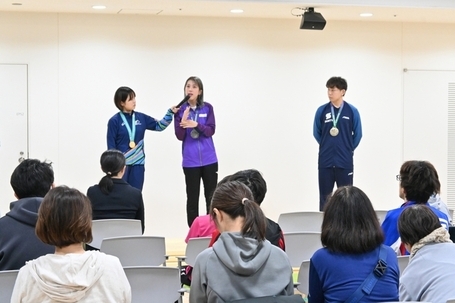 トークショーの様子の画像