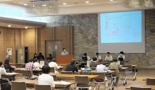 写真：新築計画図（ブロックプラン）説明会の様子