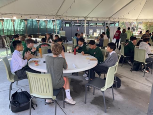 派遣の様子の写真