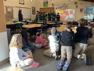 派遣の様子の写真