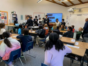 派遣の様子の写真