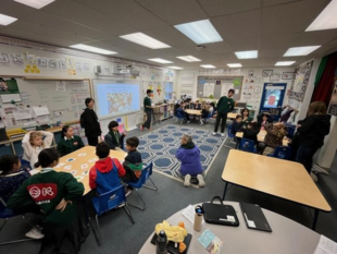 派遣の様子の写真