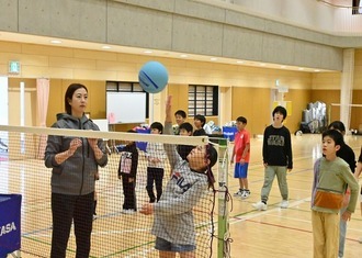 未経験者のスパイク練習の様子