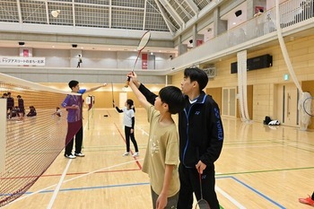 講師から指導を受ける参加者の画像